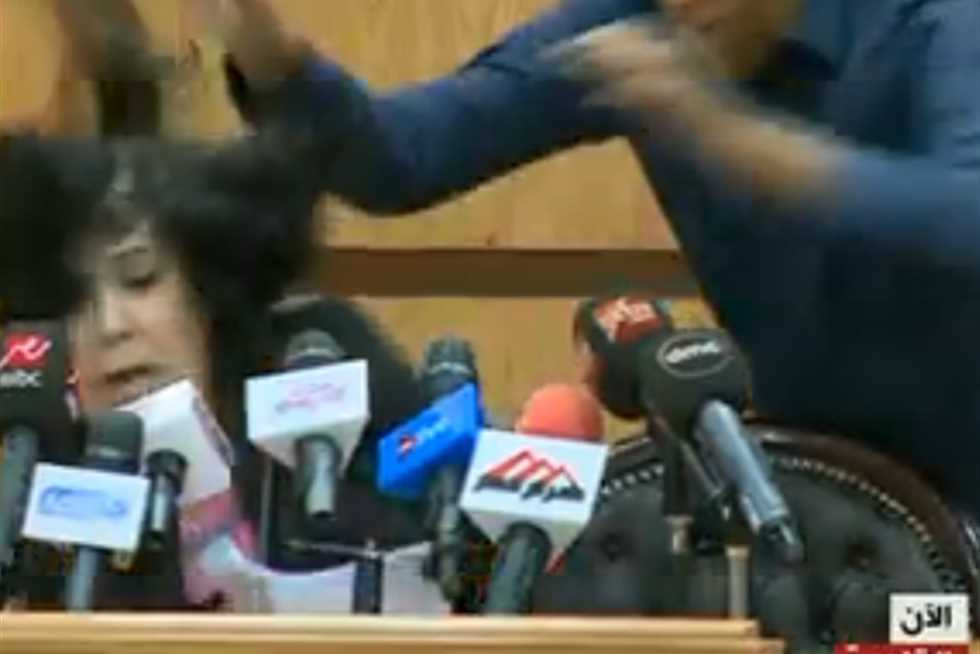 مساعد وزيرة التضامن توضح ملابسات مهاجمة أحد الحضور لها: لم يكن اعتداء (فيديو) | المصري اليوم