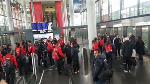وصول بعثة المنتخب الوطنى مطار "زيوريخ" خبر)
