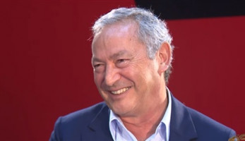 سميح ساويرس: أنا زملكاوي صامد ولا أشاهد القمة مع نجيب (فيديو)