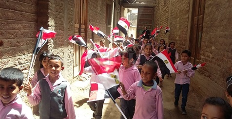 مسيرة بالأعلام لأطفال مدرسة الأقباط الكاثوليك في قنا (صور) (خبر)