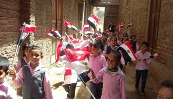 مسيرة بالأعلام لأطفال مدرسة الأقباط الكاثوليك في قنا (صور) (خبر)