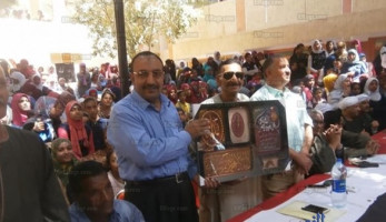 محافظ الأقصر يفتح التحقيق في استخدام مدرسة 'علم مصر' كمفرش لمنصة باحتفالية (خبر)