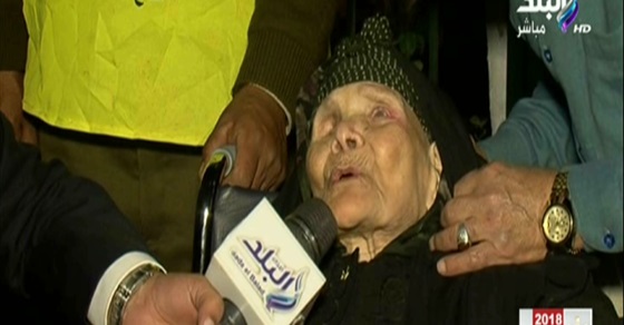 شاهد.. معمرة عمرها 110 أعوام تدلي بصوتها في الانتخابات بالمنوفية (خبر)