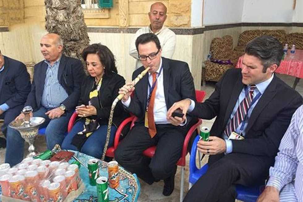 «فطير وعسل وشيشة».. واجب أهالي المنوفية لوفد أمريكي يتفقد لجان الانتخابات (صور) | المصري اليوم