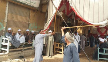 مسيرة بالخيول وحلقات تحطيب ومزمار أمام إحدى لجان إسنا في الأقصر