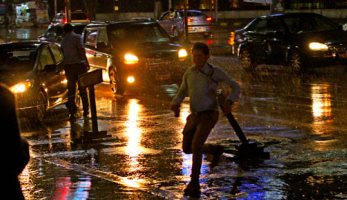 صور.. أمطار الخير.. رعد وبرق على مناطق متفرقة فى القاهرة والجيزة (ريبورتاج)
