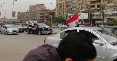 صور.. مسيرة بالسيارات بشارع جامعة الدول العربية للحث على التصويت بالانتخابات - اليوم السابع