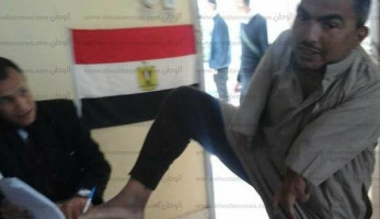 رغم إعاقة يديه.. "سالمان" يصوت بقدمه في بئر العبد: "نفسي أقابل السيسي"