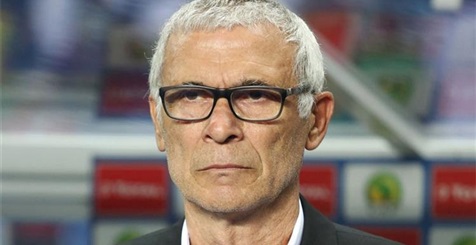 نقل كوبر إلى المستشفى بعد هزيمة المنتخب أمام اليونان