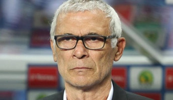 نقل كوبر إلى المستشفى بعد هزيمة المنتخب أمام اليونان