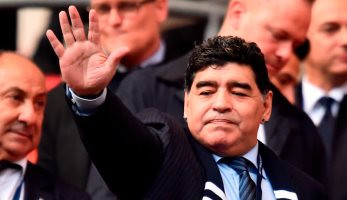 مارادونا لـ حسام غالى: مستواك رائع.. وقائد الأهلى: خليتنا نحب كرة القدم - اليوم السابع
