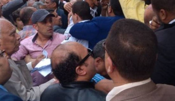 بالصور| مشاجرة بـ"الكراسي" في انتخابات "الوفد"