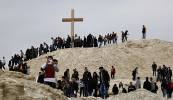 4500 حاج مسيحى يغادرون مطار القاهرة إلى القدس