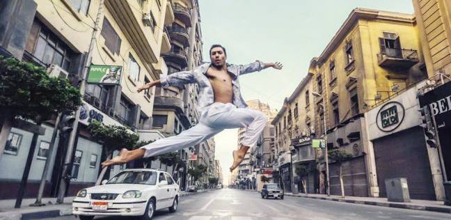 «فادى» يتحدى الخجل بالرقص فى وسط البلد (فيتشر)