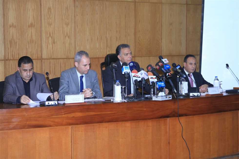 وزير النقل يعلن زيادة أسعار التذاكر بعد انتهاء العام الدراسي.. ويناشد الركاب: «اصبروا» (خبر)