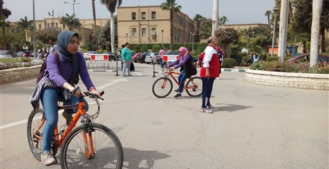 «اليوم ترفيه وبكرة مذاكرة».. ماراثون دراجات جامعة القاهرة (فيديو)