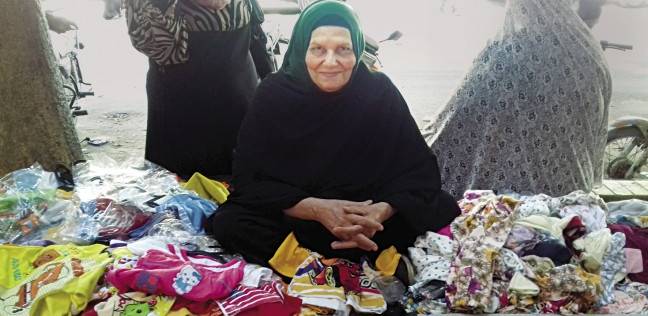 شاش وقطن وجبيرة مع الباعة الجائلين أمام مستشفى الموظفين بإمبابة : الشىء لزوم الشىء (فيتشر)