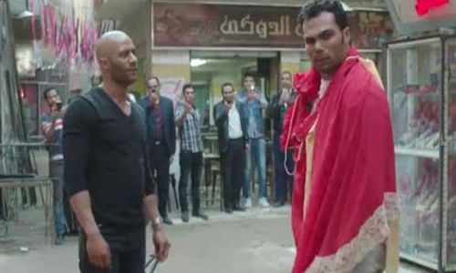 على طريقة ناصر الأسطورة.. حبس 5 أفراد أجبروا شابًا على ارتداء "قميص نوم" (خبر)