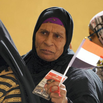 "المرأة في الانتخابات المصرية".. كيف استخدمتها الصحف في أخر أيام الدعاية للمرشحين؟