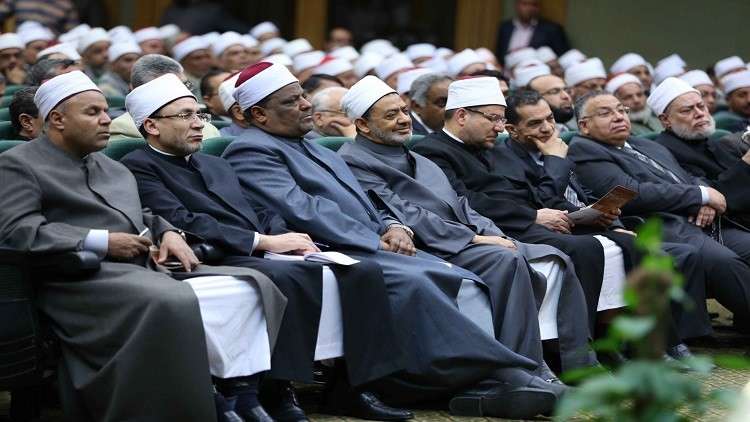 علماء الأزهر يدعون العالم المصري فاروق الباز إلى التوبة (خبر)