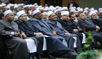 علماء الأزهر يدعون العالم المصري فاروق الباز إلى التوبة (خبر)