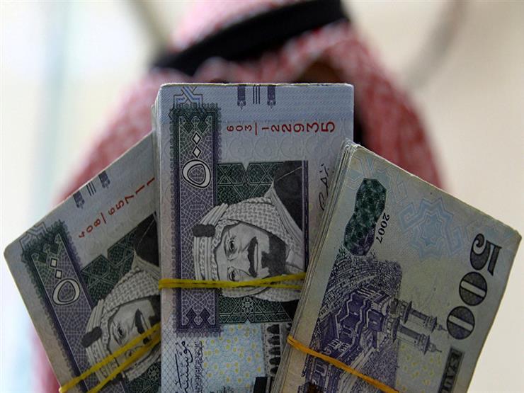 كم توفر 6 بنوك عامة وإسلامية للمعتمرين من الريال السعودي؟ (ريبورتاج)