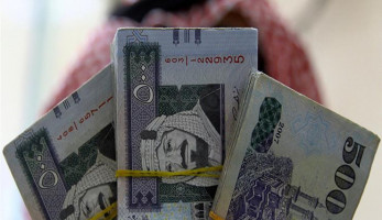كم توفر 6 بنوك عامة وإسلامية للمعتمرين من الريال السعودي؟ (ريبورتاج)