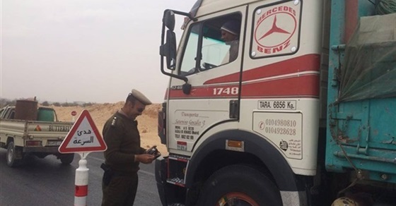 المرور: غرامة على سيارات النقل تصل لـ1000 جنيه حال السير يسار الطريق (خبر)