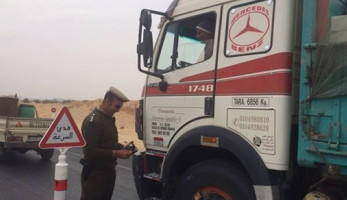 المرور: غرامة على سيارات النقل تصل لـ1000 جنيه حال السير يسار الطريق (خبر)