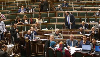 البرلمان يوافق نهائيا على قانون "عربات الأكل" بتصريح سنة و20 ألف جنيه رسوم (خبر)