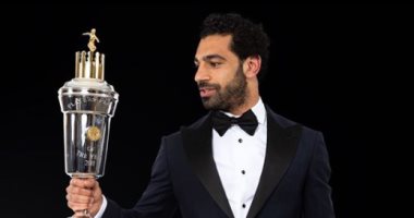 على طريقة "الابتهالات".. شاعر ومنشد يؤلفان وينشدان قصيدة لمحمد صلاح.. مكاوى: ألفت فيه سبع قصائد آخرها "بكى ميسى وعض على يديه".. والشيخ خاطر: استخدام "لون الابتهال" فى غناء القصيدة أمر مشروع ولا يعيبنا  (فيتشر)