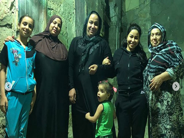 شيرين تستعيد سيرة والدها بقضاء يوم مع أهالي القلعة (خبر)