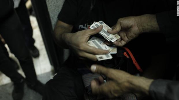 كارت ذكي لكل مواطن.. هل تنجح «حكومة إسماعيل» في تنفيذه؟ (ريبورتاج)