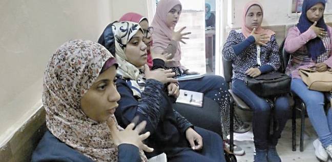 دروس دينية للسيدات بلغة الإشارة: من قدّم شىء بـ«يداه».. التقاه (فيتشر)