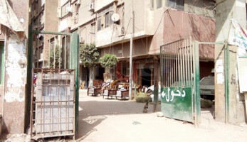 أبواب مدينة «شباب 2» بالجيزة تثير الفتنة بين سكانها.. السكان يرفضون فتح الأبواب الخلفية بسبب البلطجية.. أصحاب المحال: حالنا واقف وننتظر قرار «الدالي».. والمحافظة تدرس الرسم الهندسي (فيديو وصور)  ريبورتاج