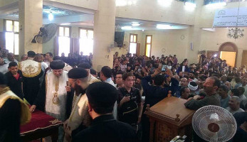 نقل رفات 7 من شهداء هجوم دير الأنبا صموئيل إلى قريتهم بالمنيا (صور) | المصري اليوم (خبر)