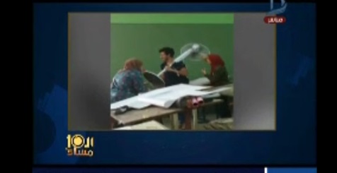 في الامتحانات «ضحك السنين».. طالب في هندسة حلوان يصطحب «مروحة» باللجنة: الدنيا حر.. آخر للدكتور في ورقة الإجابة: «مبحبش حد يتحكم فيا».. مراقب بامتحانات حلوان ينام في اللجنة والطلاب: «فرصة نغش» (خبر)