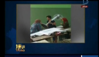 في الامتحانات «ضحك السنين».. طالب في هندسة حلوان يصطحب «مروحة» باللجنة: الدنيا حر.. آخر للدكتور في ورقة الإجابة: «مبحبش حد يتحكم فيا».. مراقب بامتحانات حلوان ينام في اللجنة والطلاب: «فرصة نغش» (خبر)