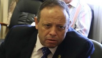 برلماني: «العاملون فوق سن الستين لازم يروحوا» (خبر)