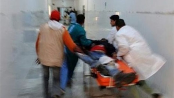 بائع يتعدى على طبيب رفض وضع فرش الفاكهة أمام عيادته بسوهاج (خبر)