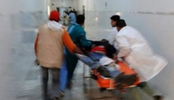 بائع يتعدى على طبيب رفض وضع فرش الفاكهة أمام عيادته بسوهاج (خبر)