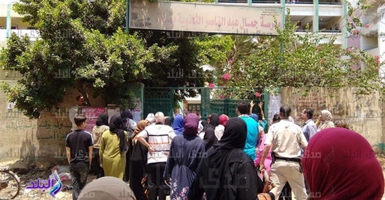 تباين الآراء في أول أيام الثانوية العامة .. اللغة العربية بين «سهل» و «فوق الطالب المتوسط» .. «الآدب» و«النحو» الأصعب .. وطلاب : بداية خير للماراثون .. صور وفيديو (ريبورتاج)