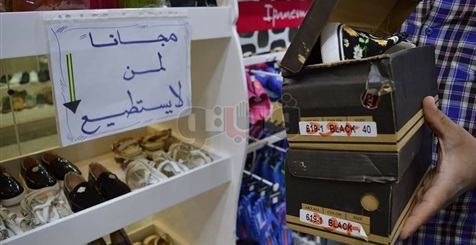 «الدنيا لسه بخير» محل أحذية يخصص ركنا مجانيا لغير القادرين (صور) (فيتشر)