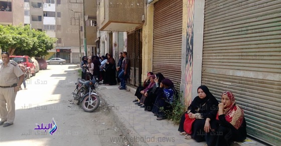 'البلكونات والأشجار' مظلة أولياء أمور طلاب الثانوية العامة أمام اللجان في القليوبية (فيتشر)