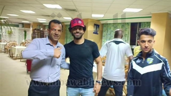 بالصور.. محمد صلاح يتناول السحور في المقاولون (خبر)