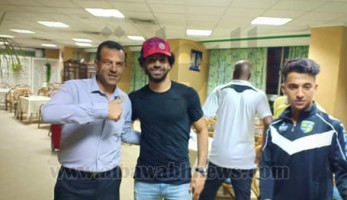 بالصور.. محمد صلاح يتناول السحور في المقاولون (خبر)