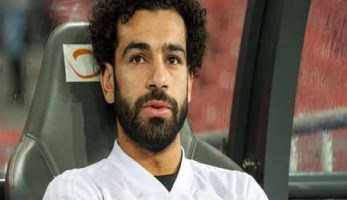 صورة – إزالة صورة صلاح من طائرة المنتخب (خبر)