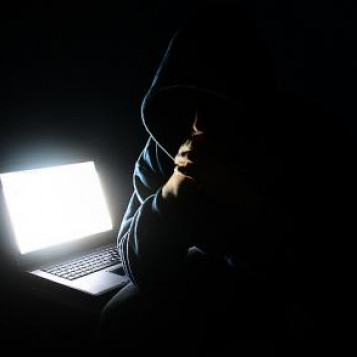 أعماق شبكة الإنترنت.. كيف يستفيد الصحفي من العمل داخل DARK WEB؟