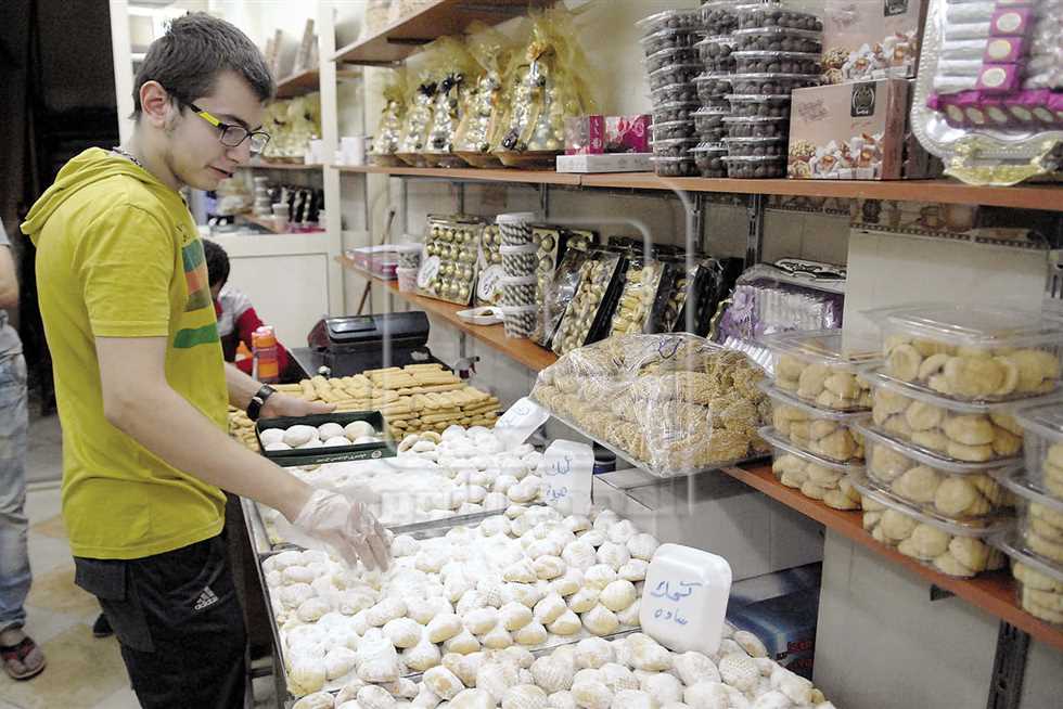 «كحك العيد».. «المضطر يشترى نص كيلو» (ريبورتاج)