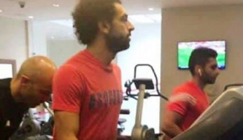 انفراد| بالفيديو.. "الوفد" تخترق الحصار الأمني حول محمد صلاح بالإسكندرية